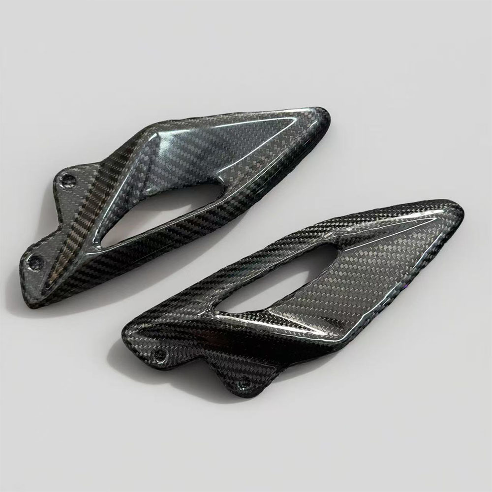 Per Triumph Street Triple 660  - Crepe Pan Carbon recensione e prezzo